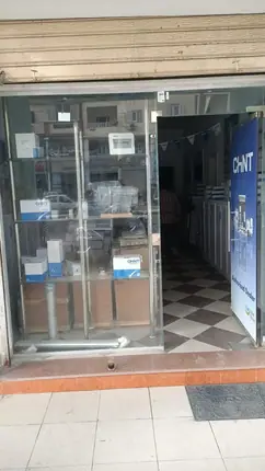 واجهة محل زجاج سيكوريت شفاف — من أعمال ميرور في دمياط