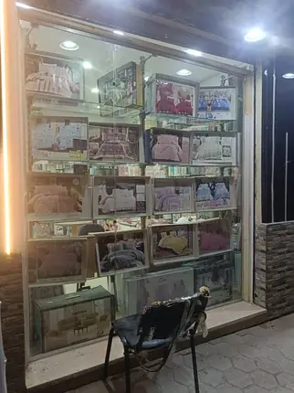 فاترينة محل مفروشات زجاج سيكوريت — من أعمال ميرور في دمياط