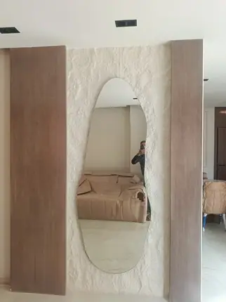 مراية ديكور بشكل حر في مدخل — من أعمال ميرور في دمياط