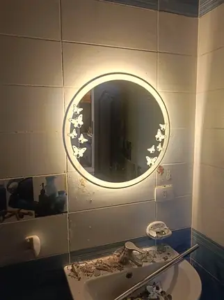مراية حمام بيضاوي LED بنقشة فراشات — من أعمال ميرور في دمياط